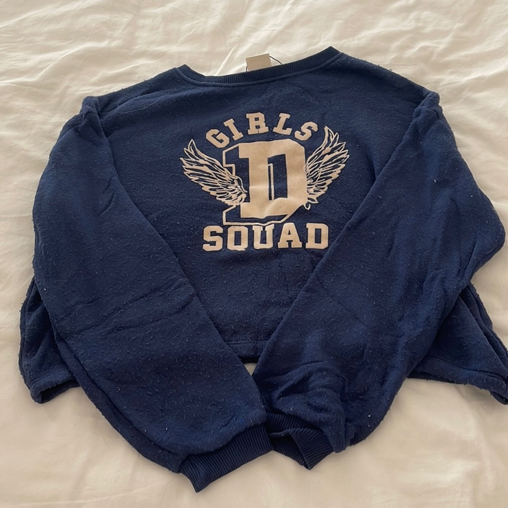 girls sweater/crewneck with a velvet text
